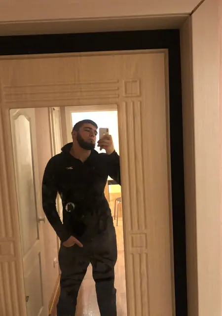 Я Заур, 25, из Нефтеюганска, ищу знакомство для постоянных отношений