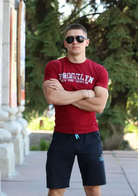 Я Родион, 29, знакомлюсь для совместных путешествий в Луганске