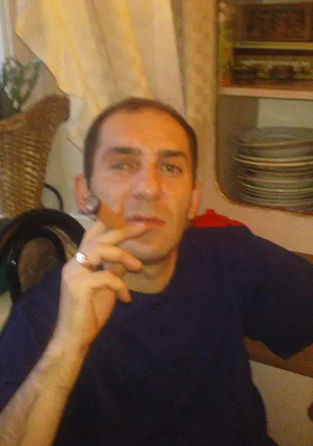 Я Армен, 53, из Санкт-Петербурга, ищу знакомства на одну ночь