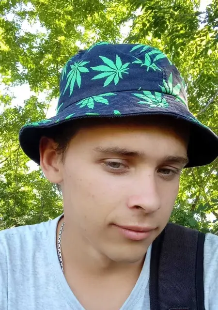 Антон из Майкопа, ищу на сайте знакомства на одну ночь