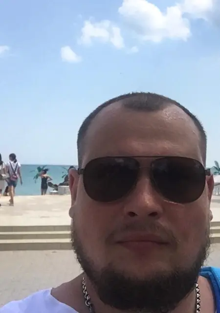 Андрей из Ноябрьска, ищу на сайте знакомства на одну ночь