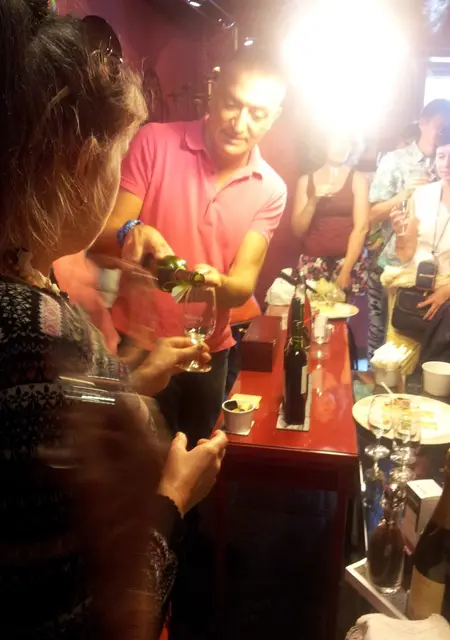 Саша из Артема, мне 58, познакомлюсь на одну ночь