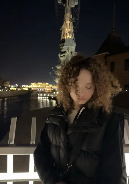 Я Анна, 18, из Москвы, ищу знакомство для постоянных отношений