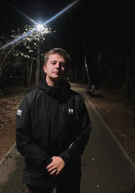 Я Вадим, 22, из Луховиц, ищу знакомства без обязательств