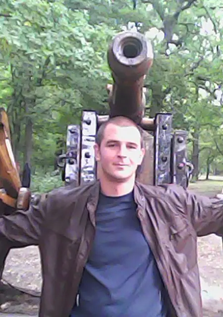 Я Денчик, 39, из Нефтеюганска, ищу знакомство для постоянных отношений