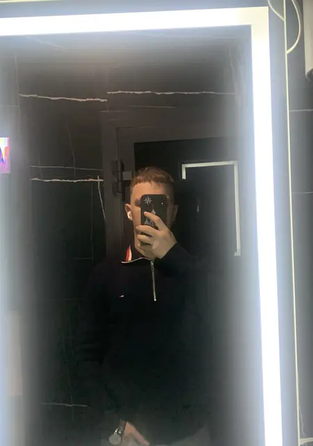 Я Егор, 19, из Новосибирска, ищу знакомства без обязательств