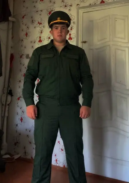 Я Владимир, 19, из Астрахани, ищу знакомство для вирта