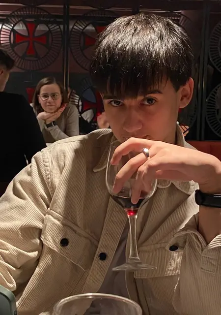 Арам из Видного, мне 21, познакомлюсь для общения