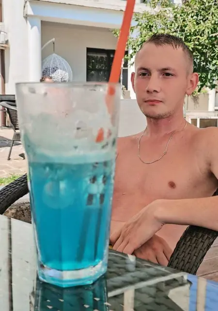 Макс из Мурино, мне 24, познакомлюсь на одну ночь