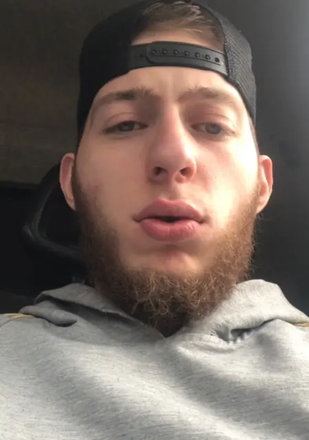 Я Артур, 21, из Владикавказа, ищу знакомство для вирта