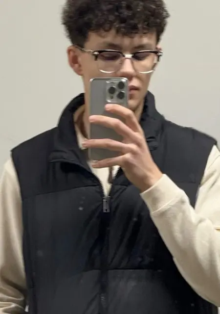 Dima из Москвы, мне 20, познакомлюсь для приятного времяпровождения