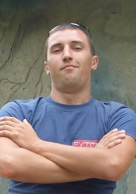 Я Александр, 42, из Рязани, ищу знакомства без обязательств