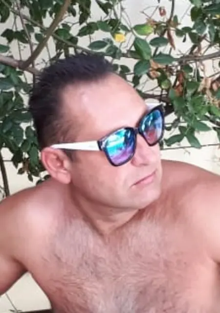 Саша из Геленджика, мне 51, познакомлюсь для общения