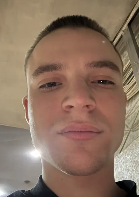 Илья из Санкт-Петербурга, ищу на сайте знакомства на одну ночь