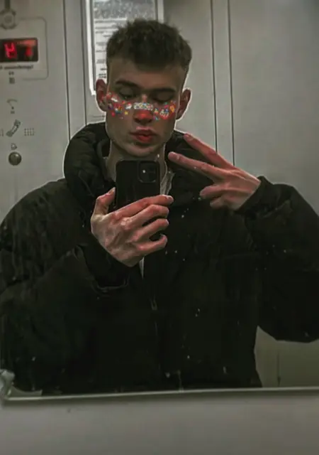 Я Ваня, 21, из Красного Села, ищу знакомство для общения