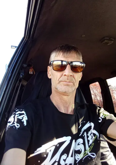 Я Егор, 53, из Уссурийска, ищу знакомства без обязательств