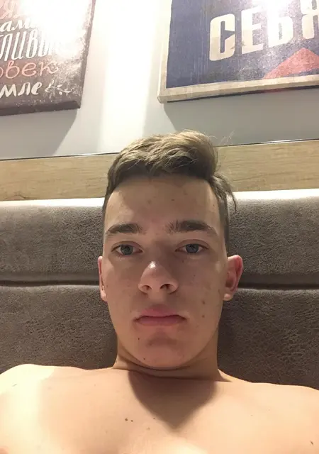 Я Стас, 22, из Ялты, ищу знакомства без обязательств