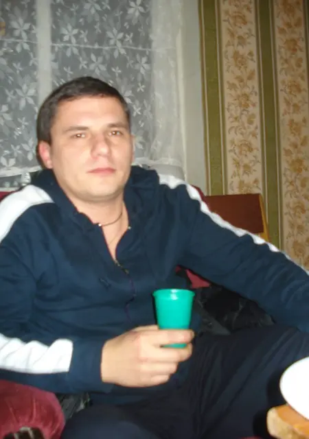 Я Pavel, 45, знакомлюсь без обязательств в Магадане