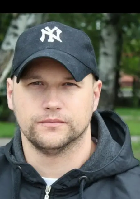 Макс из Курска, мне 40, познакомлюсь для приятного времяпровождения