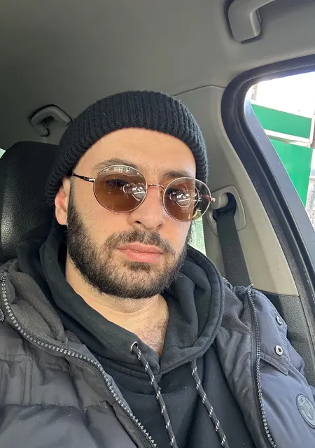 Артём из Москвы, мне 37, познакомлюсь для приятного времяпровождения