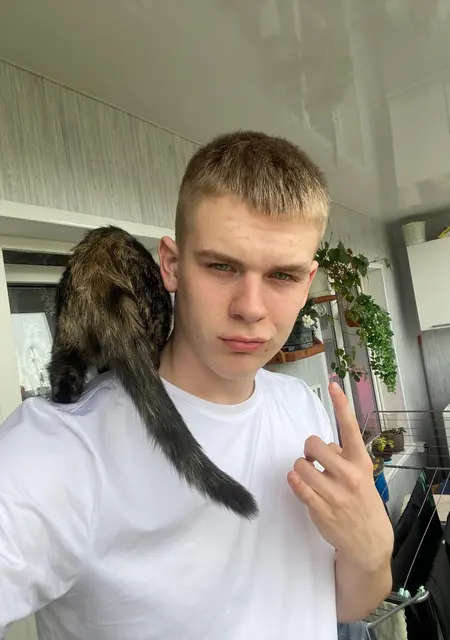 Я Никита, 19, из Пскова, ищу знакомства без обязательств