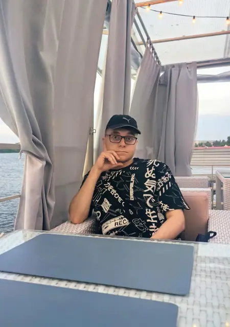 Я Степан, 27, из Санкт-Петербурга, ищу знакомство для постоянных отношений
