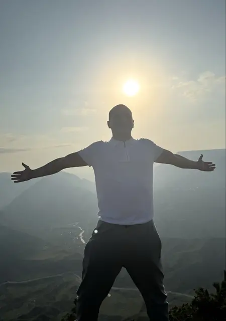 Я Валерий, 20, из Энгельса, ищу знакомства на одну ночь