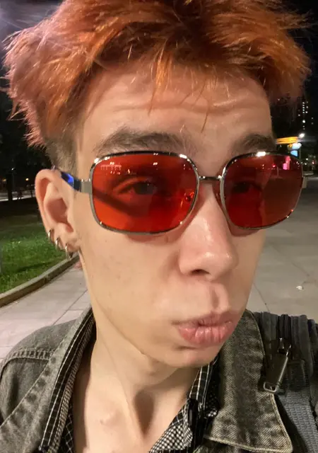 Я Алекс, 19, из Бердска, ищу знакомства без обязательств