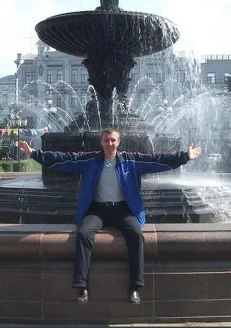 Я Юрий, 53, из Артема, ищу знакомства без обязательств