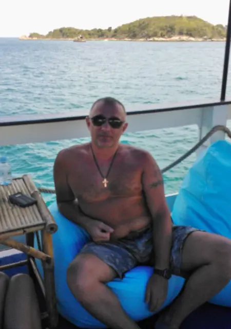 Александр из Комсомольска-на-Амуре, мне 54, познакомлюсь на одну ночь