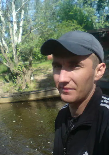 Колян из Черкасс, ищу на сайте постоянные отношения