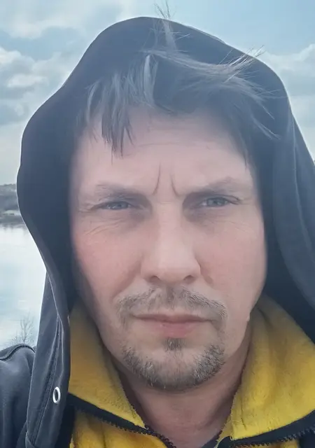 Я Максим, 47, из Воронежа, ищу знакомства без обязательств