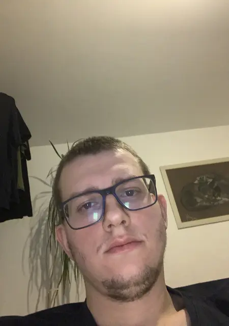 Oleg из Вологды, мне 32, познакомлюсь для приятного времяпровождения