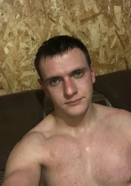 Я Сергей, 31, из Сальска, ищу знакомства на одну ночь
