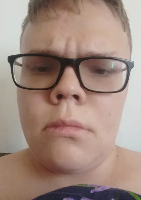 Я Владислав, 21, из Екатеринбурга, ищу знакомства на одну ночь