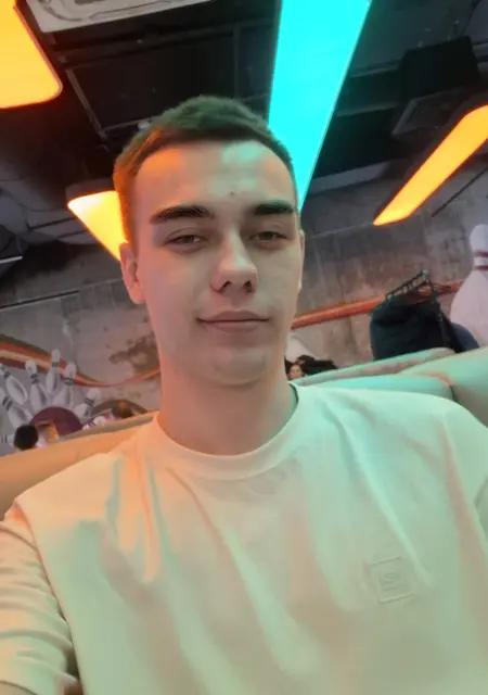 Ваня из Белгорода, мне 18, познакомлюсь на одну ночь