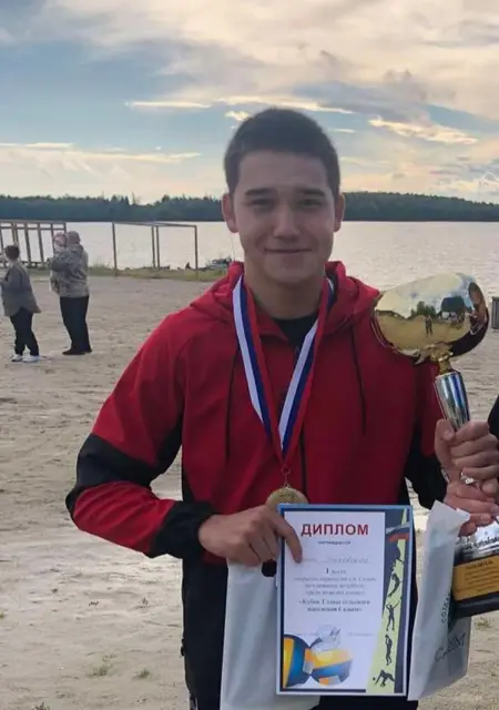 Я Артур, 23, знакомлюсь без обязательств в Нефтеюганске