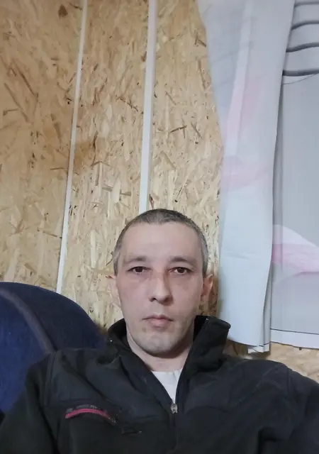 Я Виталя, 40, знакомлюсь без обязательств в Новокузнецке