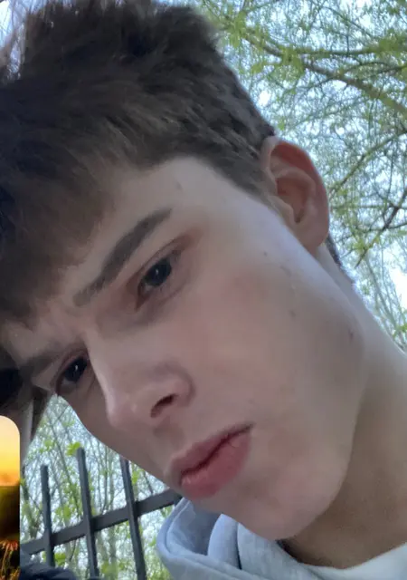 Я Максим, 18, из Перми, ищу знакомство для открытые отношения