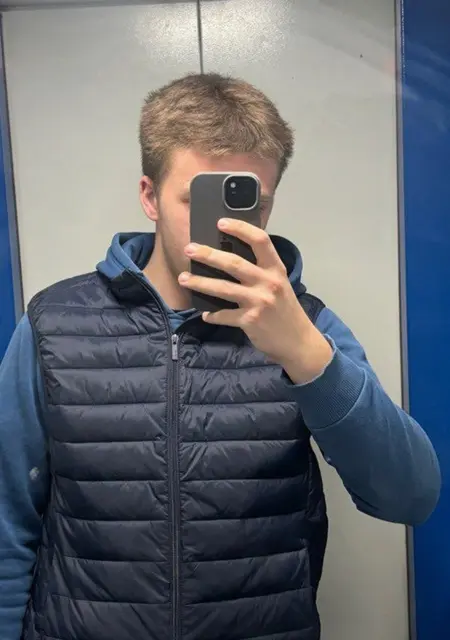 Я Кирилл, 20, из Рязани, ищу знакомства без обязательств