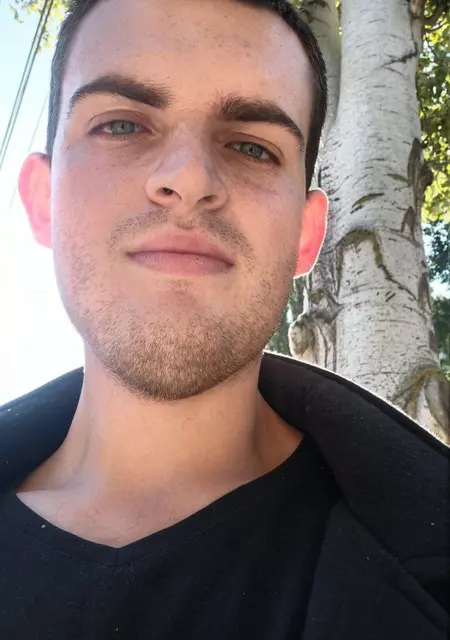 Игорь из Евпатории, мне 24, познакомлюсь для дружбы