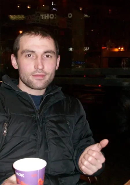 Артур из Гатчины, мне 40, познакомлюсь для приятного времяпровождения