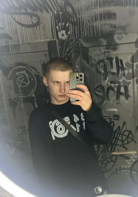 Я Александр, 19, из Ростова-на-Дону, ищу знакомства без обязательств