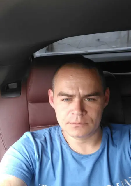 Я Андрей, 42, из Первоуральска, ищу знакомства без обязательств