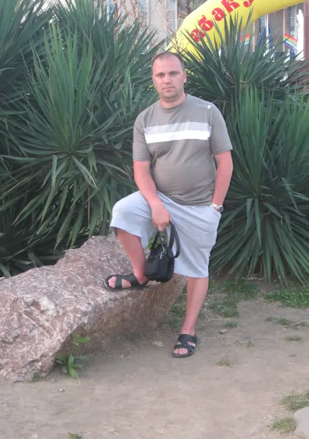 Я Макс, 44, знакомлюсь для приятного времяпровождения в Великом Новгороде