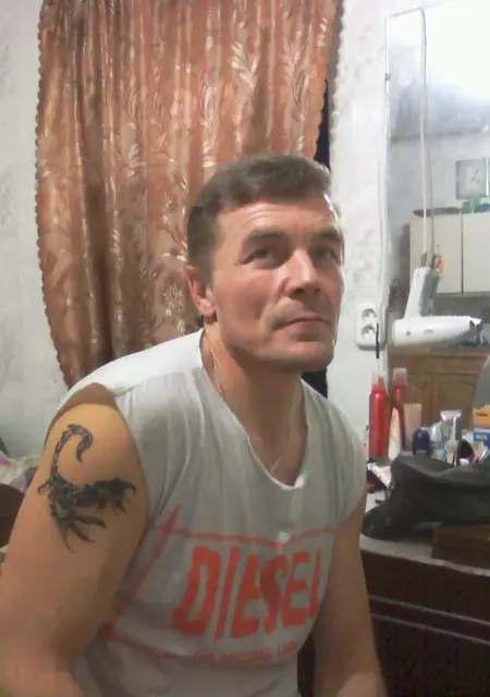 Валерчик из Армавира, мне 51, познакомлюсь для общения