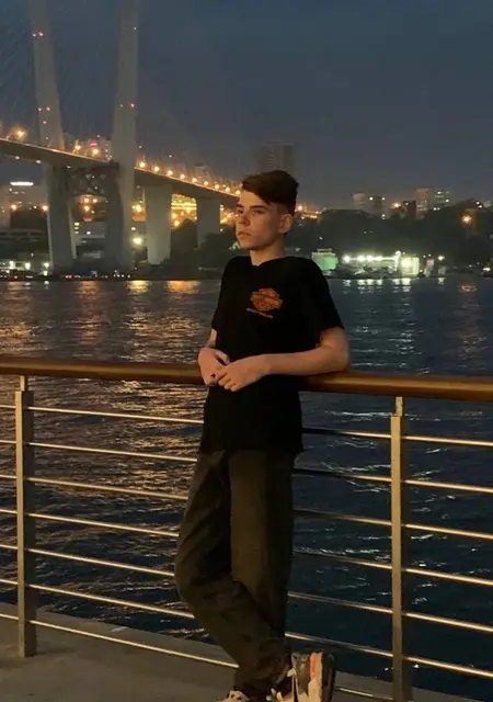 Я Женя, 21, из Мурино, ищу знакомство для приятного времяпровождения