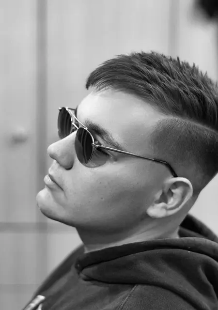 Aleks из Парижа, мне 32, познакомлюсь для приятного времяпровождения