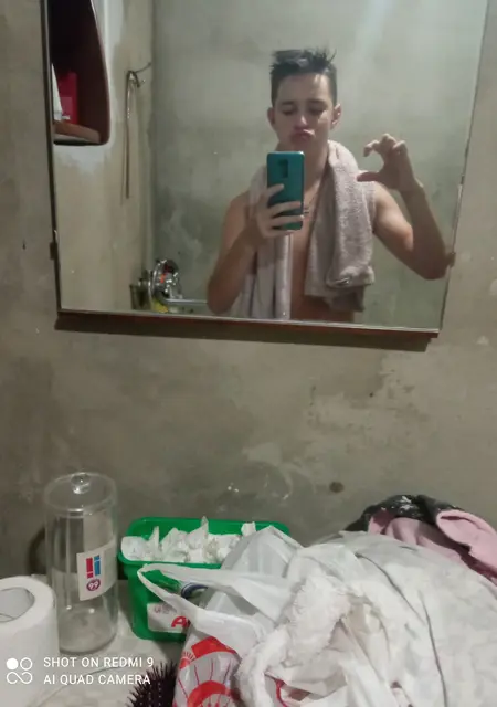 Я Слава, 21, из Ельца, ищу знакомства без обязательств