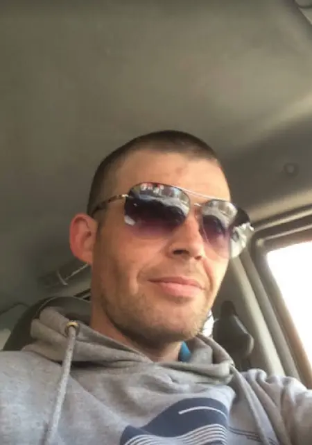 Я Стас, 42, из Тулы, ищу знакомство для приятного времяпровождения